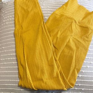 Yellow buffbunny legging